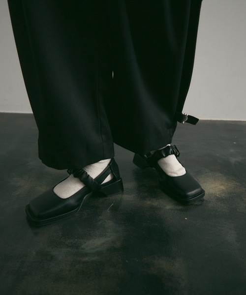 Lutim by u(ルチバイユー)の「サイドタックカーブパンツ(スラックス・レディース・ベージュ/ブラック/グレー・MEDIUM/LARGE)」の15枚目の写真