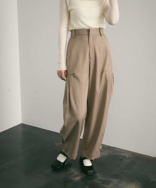 Lutim by u(ルチバイユー)の「サイドタックカーブパンツ(スラックス・レディース・ベージュ/ブラック/グレー・MEDIUM/LARGE)」の20枚目の写真