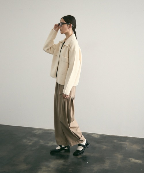 Lutim by u(ルチバイユー)の「サイドタックカーブパンツ(スラックス・レディース・ベージュ/ブラック/グレー・MEDIUM/LARGE)」の22枚目の写真