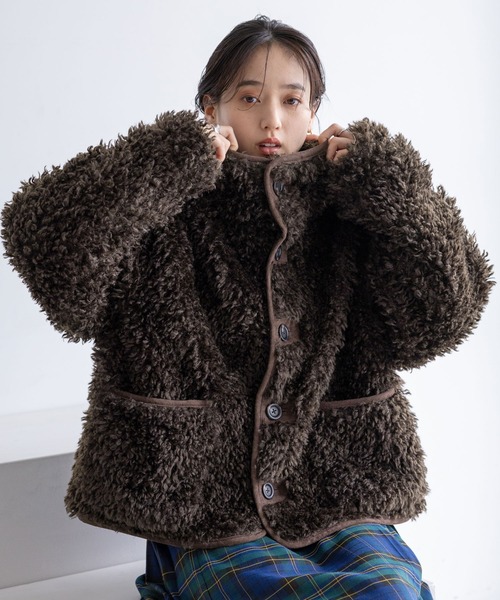 RAGEBLUE（レイジブルー）の「スタンドネック/プードルファーブルゾン（ブルゾン・レディース・ブラウン/ベージュ・FREE）」の2枚目の写真