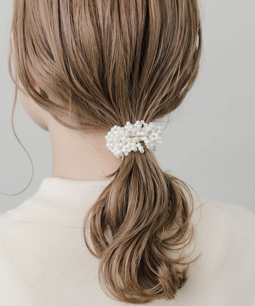 SMELLY（スメリー）の「ツブツブパールビーズヘアゴム（ヘアゴム・レディース・アイボリー・-）」の2枚目の写真