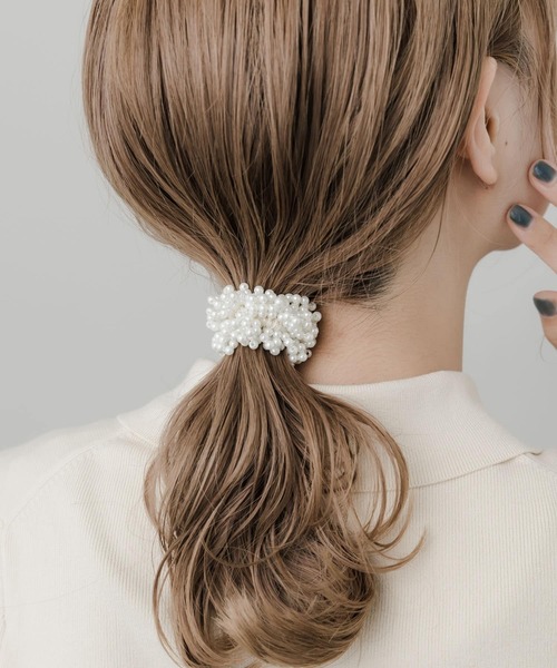 SMELLY（スメリー）の「ツブツブパールビーズヘアゴム（ヘアゴム・レディース・アイボリー・-）」の4枚目の写真