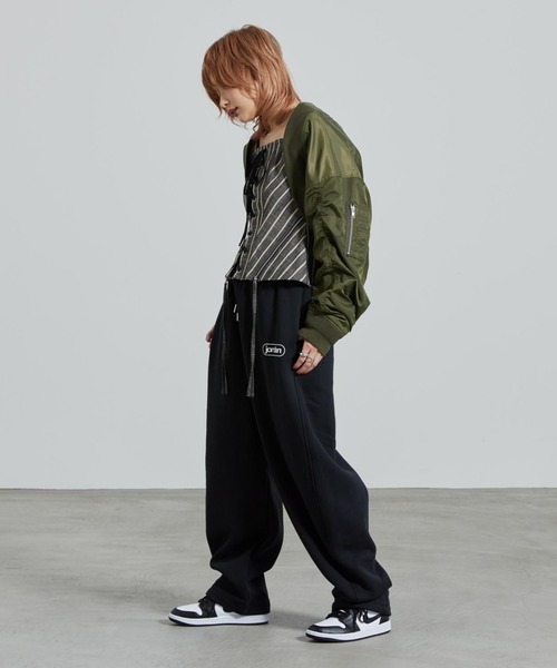 JORDAN BRAND（ジョーダンブランド）の「エア ジョーダン 1 MID ウィメンズシューズ / Air Jordan 1 Mid Women's Shoes DV0991-101 White（スニーカー・レディース・ホワイト系その他2・23/24/25/25.5/26.5/27.5/22.5/24.5/23.5/26/27/28/22/29/28.5）」の5枚目の写真