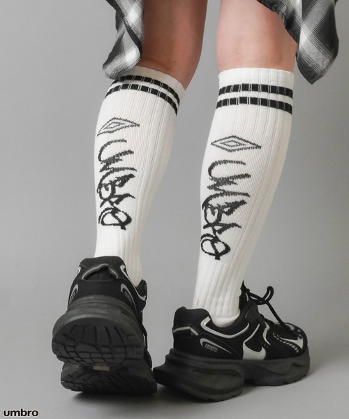 UMBRO(アンブロ)の「【UMBRO/アンブロ】バックロゴハイソックス(ソックス/靴下・レディース・ブラック/グレー/ホワイト・ONESIZE)」の2枚目の写真