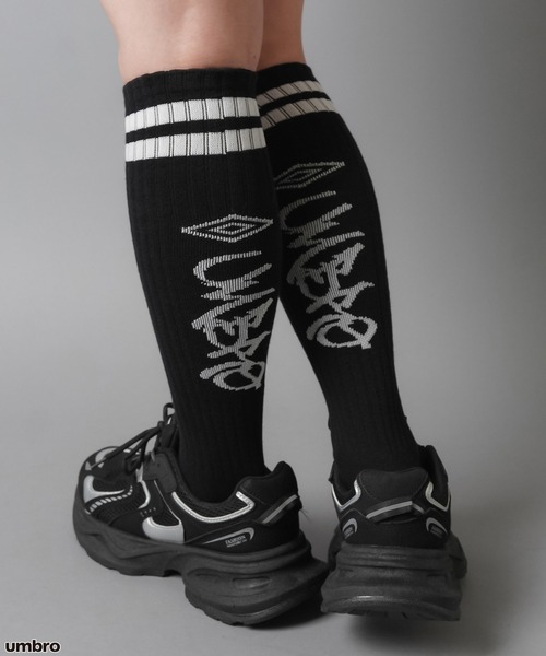 UMBRO(アンブロ)の「【UMBRO/アンブロ】バックロゴハイソックス(ソックス/靴下・レディース・ブラック/グレー/ホワイト・ONESIZE)」の1枚目の写真
