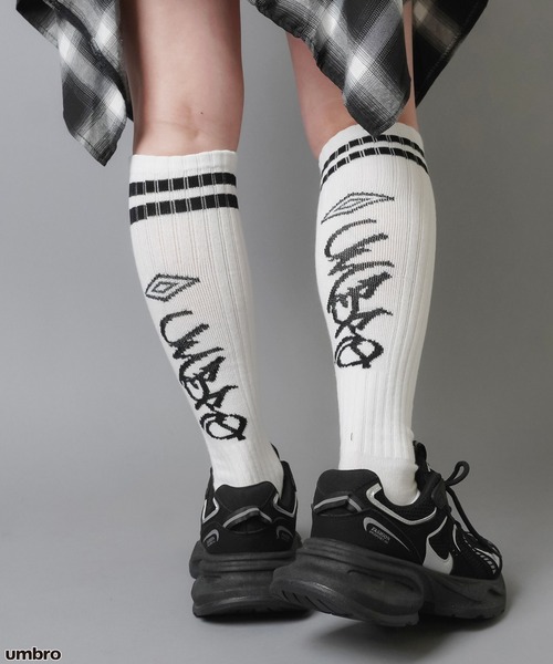UMBRO(アンブロ)の「【UMBRO/アンブロ】バックロゴハイソックス(ソックス/靴下・レディース・ブラック/グレー/ホワイト・ONESIZE)」の6枚目の写真