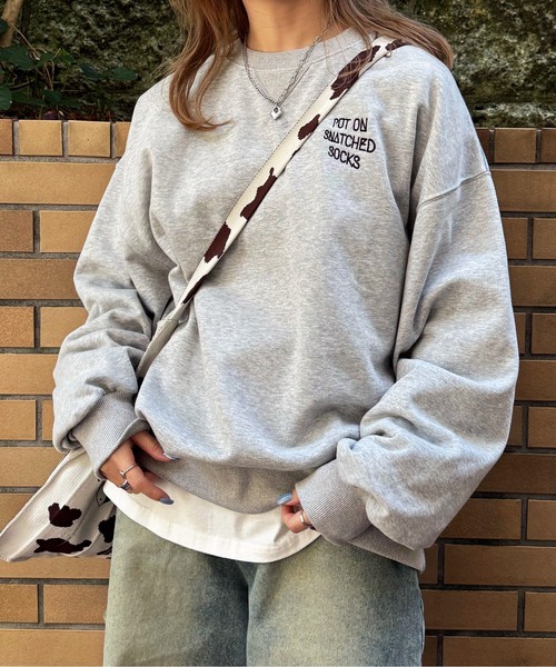 DOUBLE NAME（ダブルネーム）の「My favorite socks刺しゅうプルオーバー（スウェット・レディース・オフホワイト/オレンジ/グレー・FREE）」の5枚目の写真