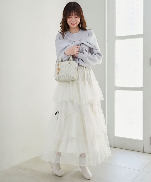 MAJESTIC LEGON(マジェスティックレゴン)の「チャームセットスクエアバッグ(ハンドバッグ・レディース・ブラック/グレイッシュベージュ/アイボリー・FREE)」の4枚目の写真