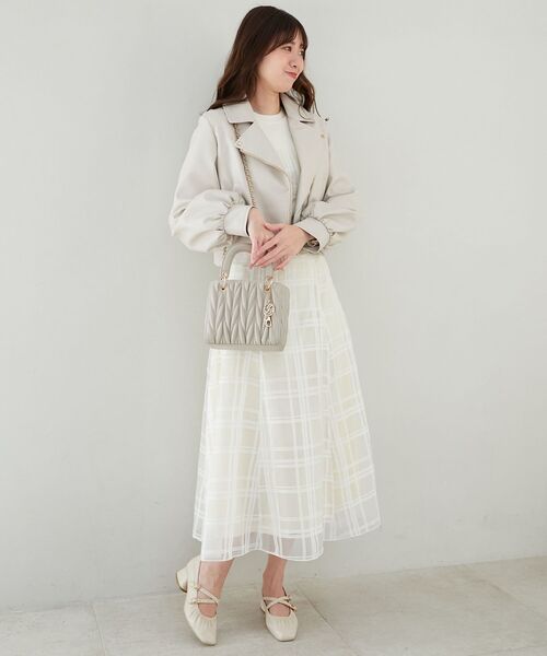 MAJESTIC LEGON(マジェスティックレゴン)の「チャームセットスクエアバッグ(ハンドバッグ・レディース・ブラック/グレイッシュベージュ/アイボリー・FREE)」の9枚目の写真