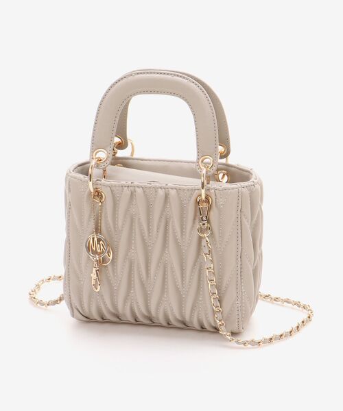 MAJESTIC LEGON(マジェスティックレゴン)の「チャームセットスクエアバッグ(ハンドバッグ・レディース・ブラック/グレイッシュベージュ/アイボリー・FREE)」の19枚目の写真