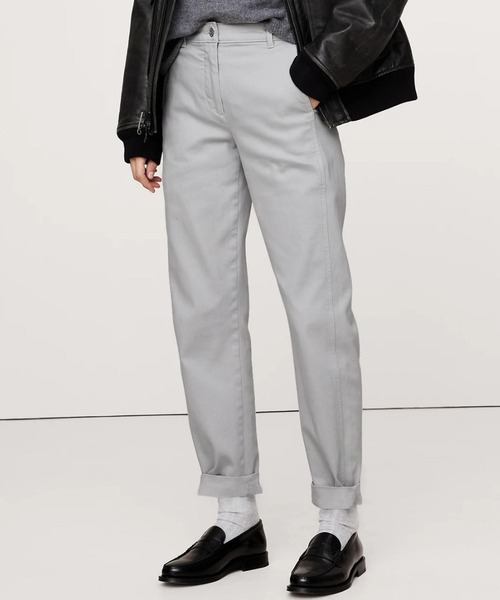 Banana Republic(バナナリパブリック)の「ウィークエンダー バレルレッグ パンツ(チノパンツ・レディース・ブラック/グリーン/アイボリー/ブルーグレー・0/8/6/4/2)」の3枚目の写真