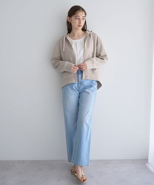 YECCA VECCA（イェッカヴェッカ）の「バックプリーツZIPフーディ（パーカー・レディース・グレイッシュベージュ/チャコールグレー・FREE）」の6枚目の写真