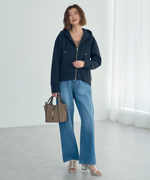 YECCA VECCA（イェッカヴェッカ）の「バックプリーツZIPフーディ（パーカー・レディース・グレイッシュベージュ/チャコールグレー・FREE）」の14枚目の写真