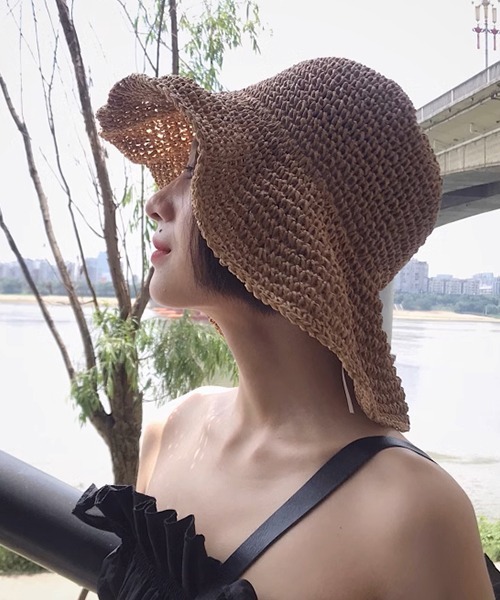 c.u.l（シーユーエル）の「つば広  麦わら ストローハット バケットハット cula1092（ハット・レディース・アイボリー/ベージュ・FREE）」の2枚目の写真