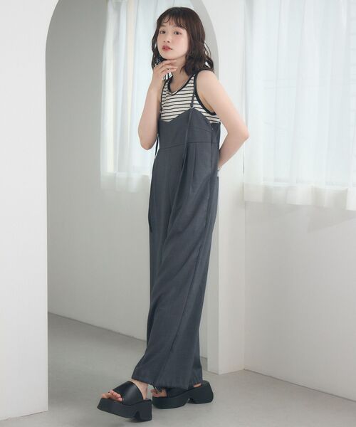 RETRO GIRL（レトロガール）の「ワイドサロペット2way（サロペット/オーバーオール・レディース・ブラック/ナチュラル/チャコールグレー/ベージュ・FREE）」の9枚目の写真