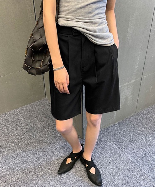 Lace Ladies(レースレディース)の「フロントボタン ダブルタック ハイウエスト ハーフ パンツ(その他パンツ・レディース・ベージュ/ブラック/グレー・S/M/L/XL)」の4枚目の写真