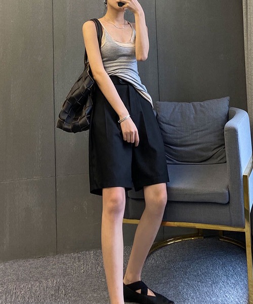 Lace Ladies(レースレディース)の「フロントボタン ダブルタック ハイウエスト ハーフ パンツ(その他パンツ・レディース・ベージュ/ブラック/グレー・S/M/L/XL)」の5枚目の写真