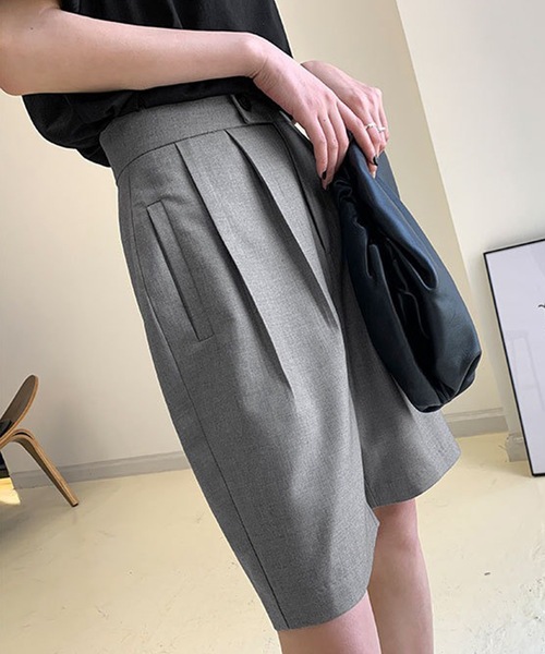 Lace Ladies(レースレディース)の「フロントボタン ダブルタック ハイウエスト ハーフ パンツ(その他パンツ・レディース・ベージュ/ブラック/グレー・S/M/L/XL)」の15枚目の写真