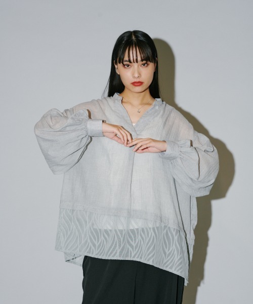 terrace(テラス)の「シアーJQフラッフィーブラウス(シャツ/ブラウス・レディース・グレー/オフホワイト/ブラック・MEDIUM)」の4枚目の写真