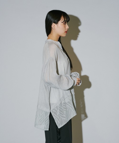terrace(テラス)の「シアーJQフラッフィーブラウス(シャツ/ブラウス・レディース・グレー/オフホワイト/ブラック・MEDIUM)」の7枚目の写真