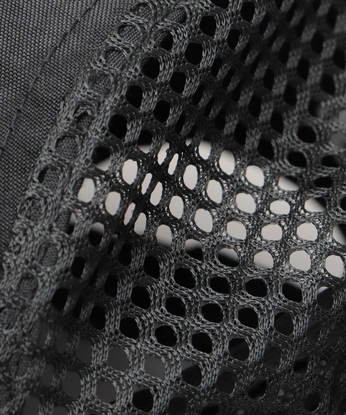 Mr.COVER（ミスターカバー）の「ムラ染風 撥水ナイロン メッシュ切替 ジェット アンパイアキャップ 接触冷感スベリ使用（キャップ・メンズ・ブラック・FREE）」の13枚目の写真