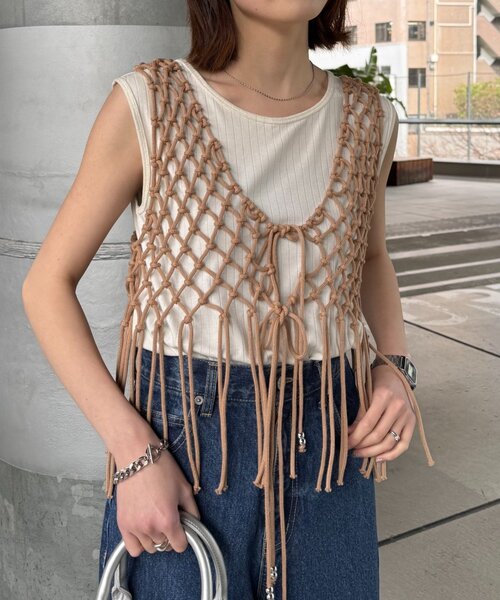 CIAOPANIC TYPY（チャオパニックティピー）の「【GOOD HOLIDAY】前後2wayマクラメフリンジベスト（ベスト・レディース・ベージュ/オフホワイト/ブラック・ONE SIZE）」の4枚目の写真