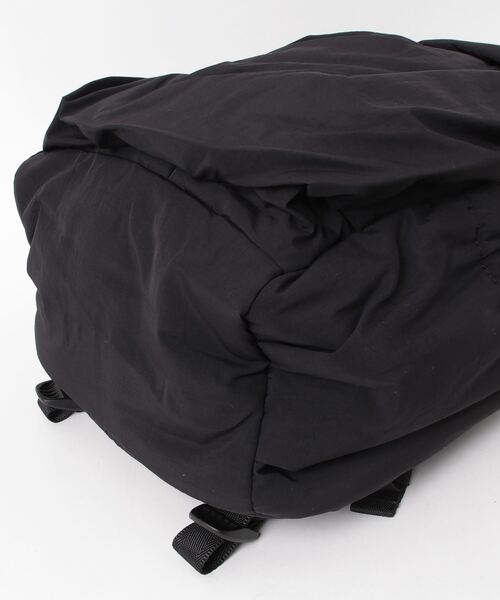 WILD THINGS（ワイルドシングス）の「WILD THINGS PUFF DAYPACK ナイロンボンディング バックパック 23L（バックパック/リュック・メンズ・カーキ/ブラック/グレー・FREE）」の17枚目の写真