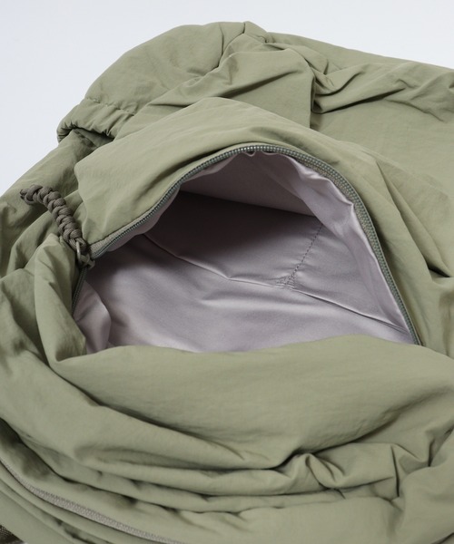 WILD THINGS（ワイルドシングス）の「WILD THINGS PUFF DAYPACK ナイロンボンディング バックパック 23L（バックパック/リュック・メンズ・カーキ/ブラック/グレー・FREE）」の12枚目の写真