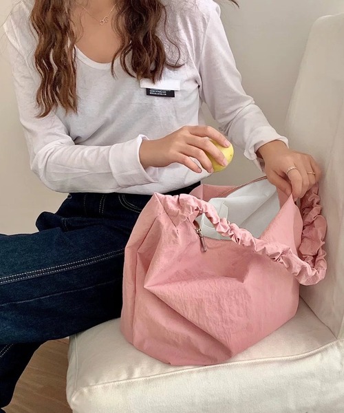 shopnikoniko(ショップニコニコ)の「ドローコード ギャザーハンドル ワンハンドルバッグ(ショルダーバッグ・レディース・ピンク/ホワイト/ブルー/ブラック・フリー)」の4枚目の写真