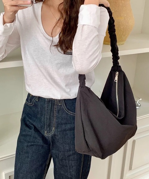 shopnikoniko(ショップニコニコ)の「ドローコード ギャザーハンドル ワンハンドルバッグ(ショルダーバッグ・レディース・ピンク/ホワイト/ブルー/ブラック・フリー)」の1枚目の写真