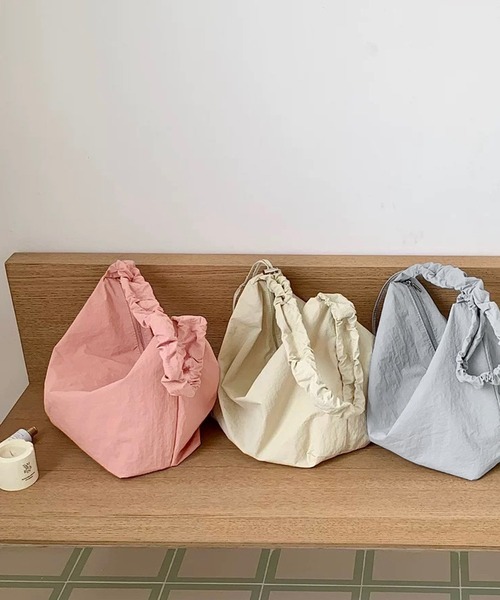 shopnikoniko(ショップニコニコ)の「ドローコード ギャザーハンドル ワンハンドルバッグ(ショルダーバッグ・レディース・ピンク/ホワイト/ブルー/ブラック・フリー)」の5枚目の写真