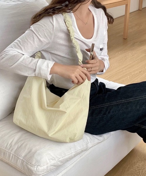 shopnikoniko(ショップニコニコ)の「ドローコード ギャザーハンドル ワンハンドルバッグ(ショルダーバッグ・レディース・ピンク/ホワイト/ブルー/ブラック・フリー)」の14枚目の写真
