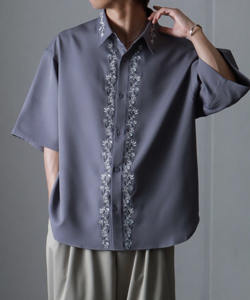 welise(ウェライズ)の「【welise/ウェライズ】リッチドレープスムース ”Embroidary”アソートフラワー刺繍 半袖オーバーシャツ(シャツ/ブラウス・メンズ・グレー系その他2/ホワイト系その他/ブラック系その他2/グレー系その他/ホワイト系その他2/ブラック系その他・S/M/L)」の6枚目の写真