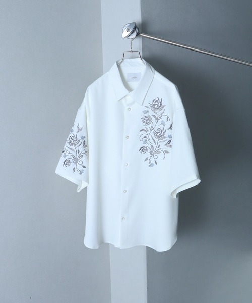 welise(ウェライズ)の「【welise/ウェライズ】リッチドレープスムース ”Embroidary”アソートフラワー刺繍 半袖オーバーシャツ(シャツ/ブラウス・メンズ・グレー系その他2/ホワイト系その他/ブラック系その他2/グレー系その他/ホワイト系その他2/ブラック系その他・S/M/L)」の7枚目の写真