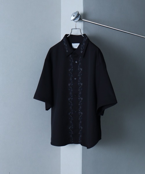 welise(ウェライズ)の「【welise/ウェライズ】リッチドレープスムース ”Embroidary”アソートフラワー刺繍 半袖オーバーシャツ(シャツ/ブラウス・メンズ・グレー系その他2/ホワイト系その他/ブラック系その他2/グレー系その他/ホワイト系その他2/ブラック系その他・S/M/L)」の10枚目の写真
