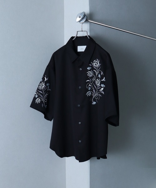 welise(ウェライズ)の「【welise/ウェライズ】リッチドレープスムース ”Embroidary”アソートフラワー刺繍 半袖オーバーシャツ(シャツ/ブラウス・メンズ・グレー系その他2/ホワイト系その他/ブラック系その他2/グレー系その他/ホワイト系その他2/ブラック系その他・S/M/L)」の9枚目の写真
