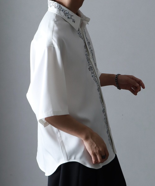 welise(ウェライズ)の「【welise/ウェライズ】リッチドレープスムース ”Embroidary”アソートフラワー刺繍 半袖オーバーシャツ(シャツ/ブラウス・メンズ・グレー系その他2/ホワイト系その他/ブラック系その他2/グレー系その他/ホワイト系その他2/ブラック系その他・S/M/L)」の20枚目の写真