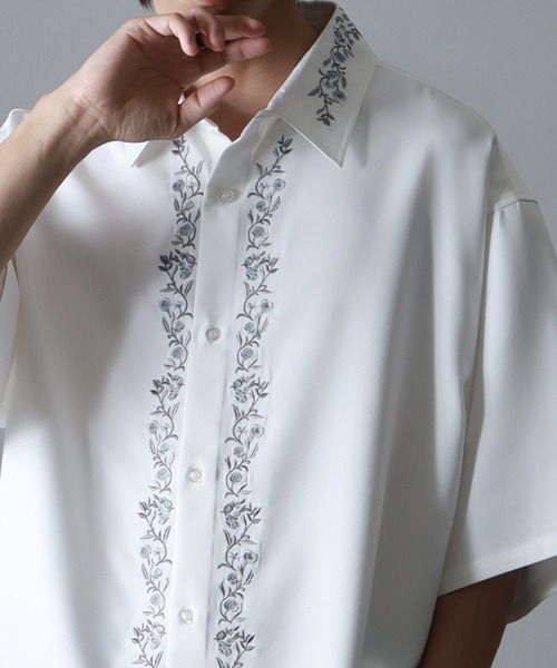 welise(ウェライズ)の「【welise/ウェライズ】リッチドレープスムース ”Embroidary”アソートフラワー刺繍 半袖オーバーシャツ(シャツ/ブラウス・メンズ・グレー系その他2/ホワイト系その他/ブラック系その他2/グレー系その他/ホワイト系その他2/ブラック系その他・S/M/L)」の17枚目の写真