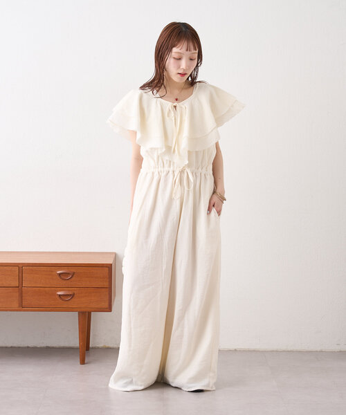 w closet（ダブルクローゼット）の「【２サイズ展開】フリル衿付きオールインワン（サロペット/オーバーオール・レディース・ブラック/グリーン/アイボリー・0/1）」の6枚目の写真