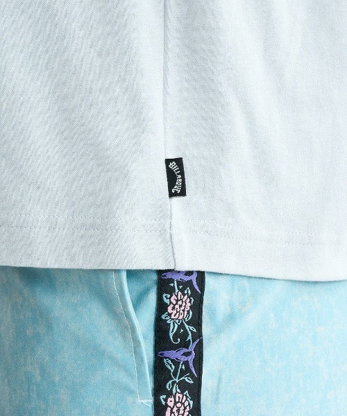 BILLABONG（ビラボン）の「BILLABONG メンズ 【OCCY】 OCCY Tシャツ 【2025年夏モデル】/ビラボンオッキーコラボ半袖バックプリントTシャツ（Tシャツ/カットソー・メンズ・ピンク/シルバー・MEDIUM/LARGE/X-LARGE）」の8枚目の写真