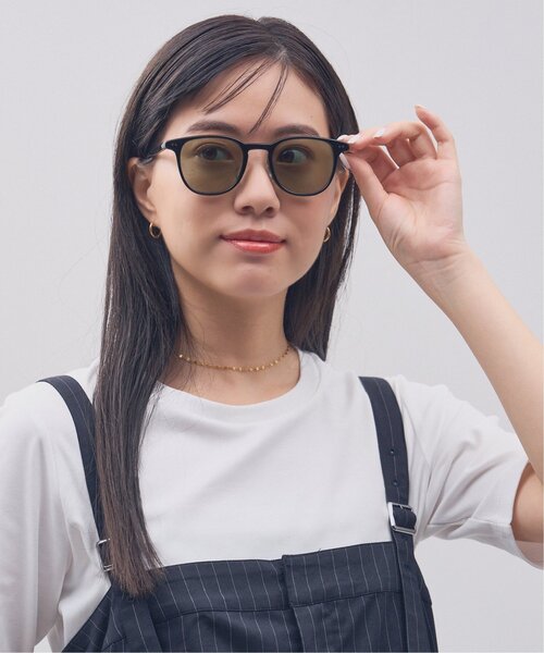 JOURNAL STANDARD relume（ジャーナルスタンダード　レリューム）の「Zoff｜JOURNAL STANDARD relume ウェリントン型 サングラス｜ジャーナルスタンダード レリューム｜黒縁 クリアフレーム｜カラーレンズ｜おしゃれ 紫外線防止 UVカット メンズ レディース ユニセックス（サングラス・レディース・クリア/ブラック/ブラック系その他2/ライトグレー系・FREE）」の2枚目の写真