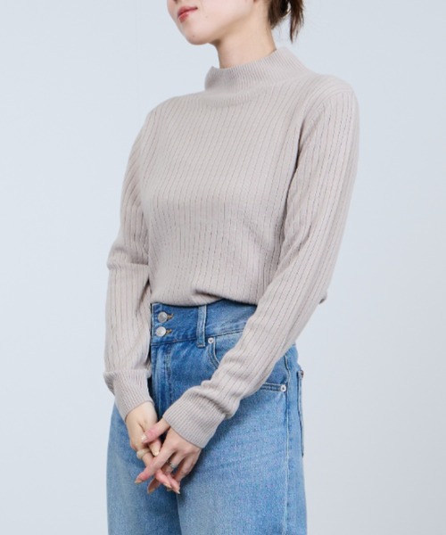 NAVY(ネイビー)の「カシミヤタッチ リブハイネックニット(ニット/セーター・レディース・バーガンディー/ネイビー/チャコール/グレイッシュベージュ/ブルーグリーン・L/M)」の4枚目の写真