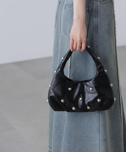 FREE'S MART（フリーズマート）の「スタッズ付きワンショルダーバッグ（ハンドバッグ・レディース・イエロー/ブラック・ﾌﾘ-）」の3枚目の写真