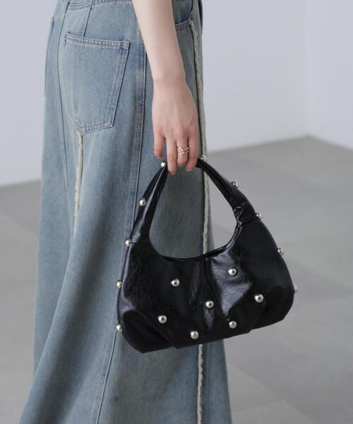 FREE'S MART（フリーズマート）の「スタッズ付きワンショルダーバッグ（ハンドバッグ・レディース・イエロー/ブラック・ﾌﾘ-）」の4枚目の写真