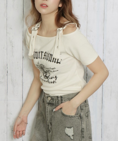 GORGE(ゴージ)の「《肩ベルト×ロゴプリント》レディース テレコ半袖トップス オフショル風 春夏秋(Tシャツ/カットソー・レディース・ブラック/オフホワイト/ブルー・F)」の4枚目の写真