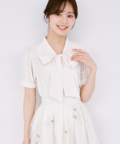tocco closet(トッコ クローゼット)の「【ZOZO限定】ピンタック半袖ボウタイブラウス(シャツ/ブラウス・レディース・ベージュ/ピンク/オフホワイト/ブルー・M)」の2枚目の写真