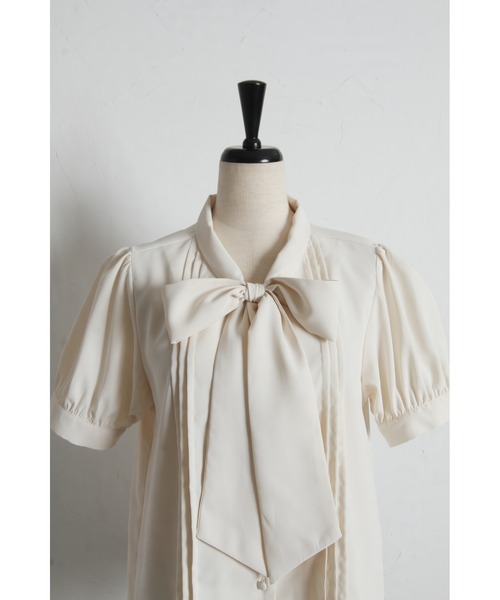 tocco closet(トッコ クローゼット)の「【ZOZO限定】ピンタック半袖ボウタイブラウス(シャツ/ブラウス・レディース・ベージュ/ピンク/オフホワイト/ブルー・M)」の7枚目の写真