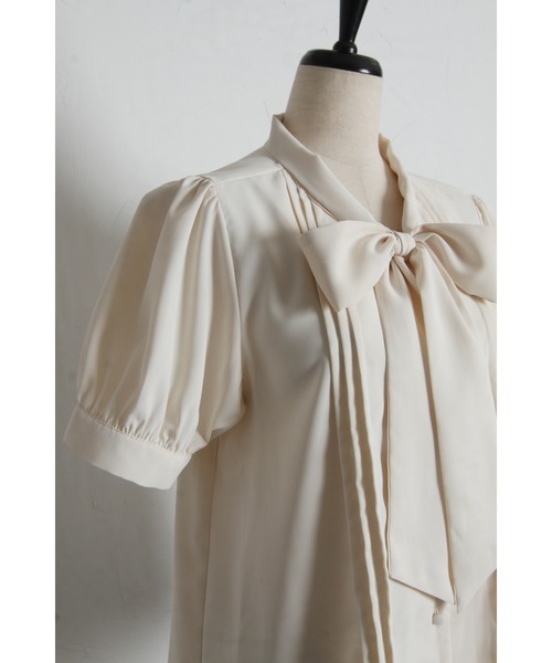tocco closet(トッコ クローゼット)の「【ZOZO限定】ピンタック半袖ボウタイブラウス(シャツ/ブラウス・レディース・ベージュ/ピンク/オフホワイト/ブルー・M)」の8枚目の写真