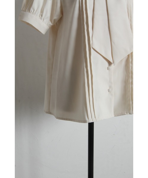 tocco closet(トッコ クローゼット)の「【ZOZO限定】ピンタック半袖ボウタイブラウス(シャツ/ブラウス・レディース・ベージュ/ピンク/オフホワイト/ブルー・M)」の9枚目の写真