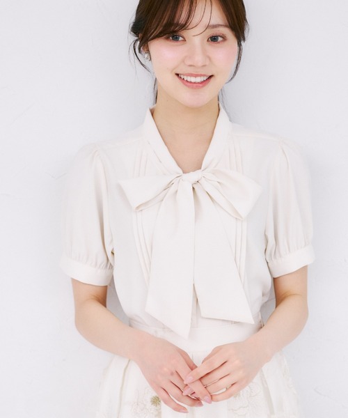 tocco closet(トッコ クローゼット)の「【ZOZO限定】ピンタック半袖ボウタイブラウス(シャツ/ブラウス・レディース・ベージュ/ピンク/オフホワイト/ブルー・M)」の13枚目の写真